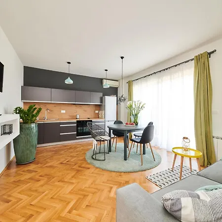 Mina's Shine * Umago