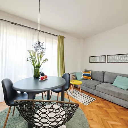 Mina's Shine Apartmán