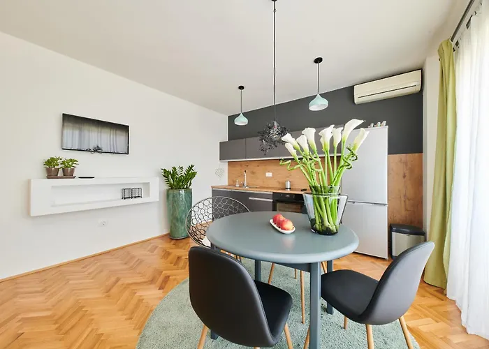 아파트 Mina's Shine 우마그