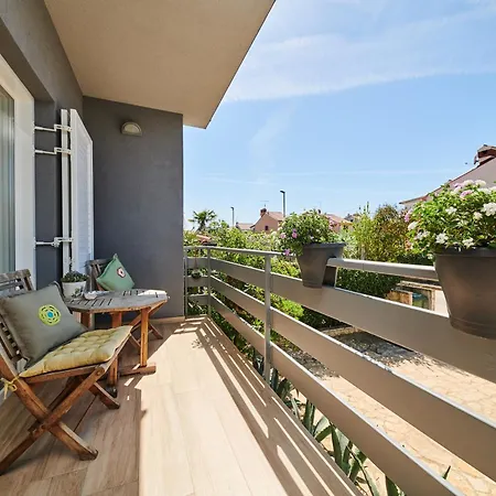 Mina's Shine Apartment