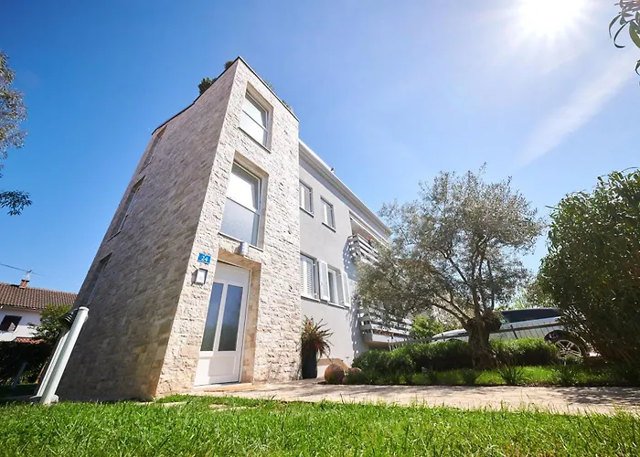 Mina's Shine Apartman