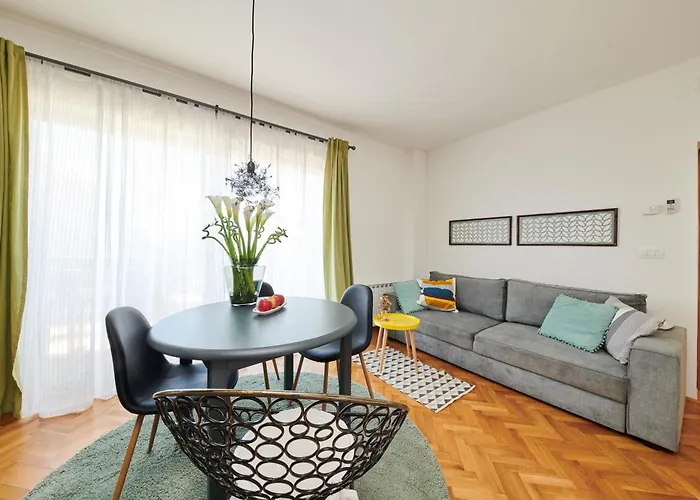 Mina's Shine Apartman