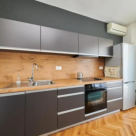 Mina's Shine Apartment