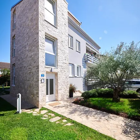 Mina's Shine Apartment *